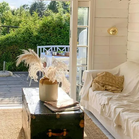 Classic Summerhouse With Sea Glimpse Near Tisvilde *
