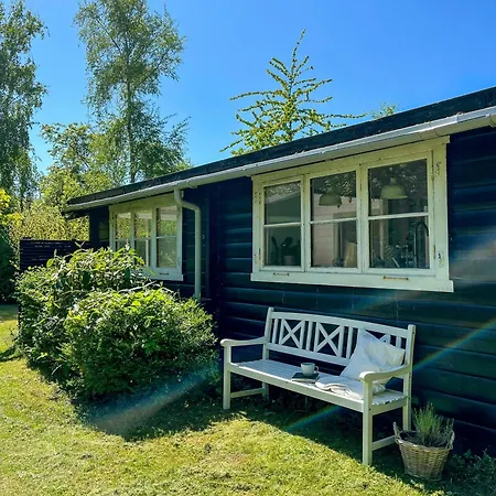 Classic Summerhouse With Sea Glimpse Near Tisvilde 別荘 *