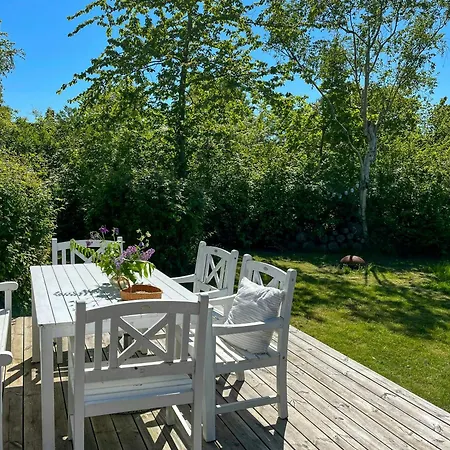 Classic Summerhouse With Sea Glimpse Near Tisvilde *